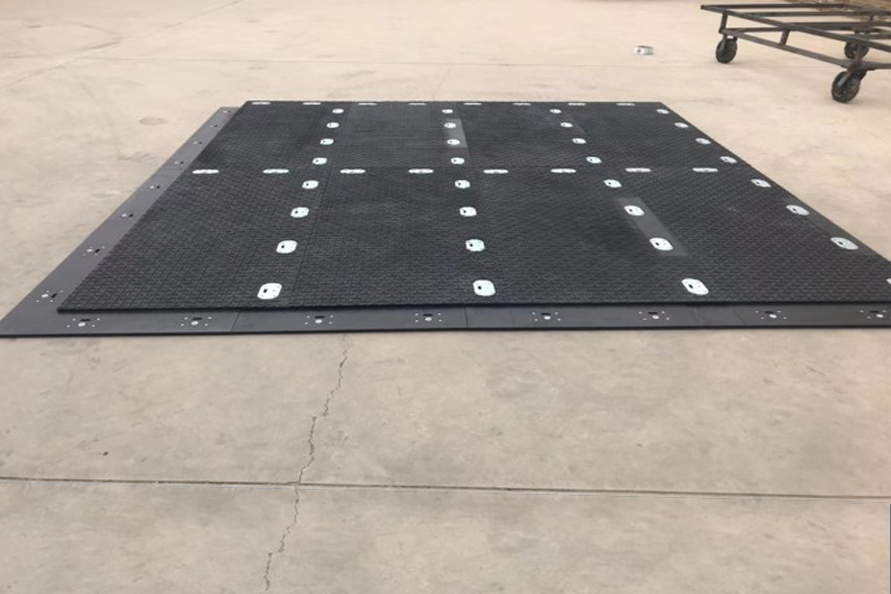 Overlapped mat for sale, Overlapped road mat vailable for sale, Dubai UAE, oil field exploration mat, oil well construction mat for sale, Ground Protection Mat available for sale, Temporary Desert Road Way Mat Available for Sale, Temporarily through mud Road Mat, All weather road mat for sale